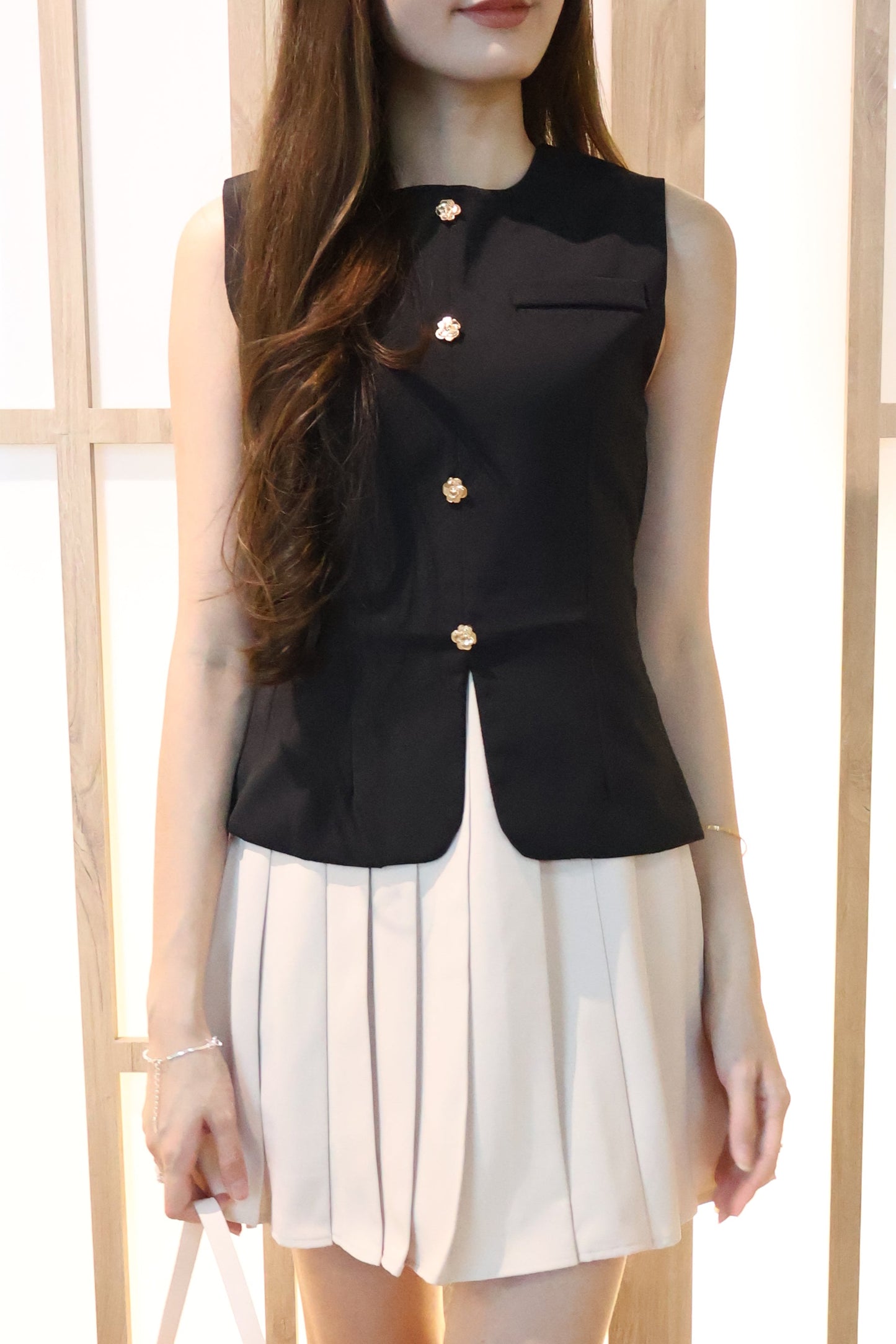 *Restocked* *Premium* Izzy Rose Gold Buttons Pleated Dress In Black