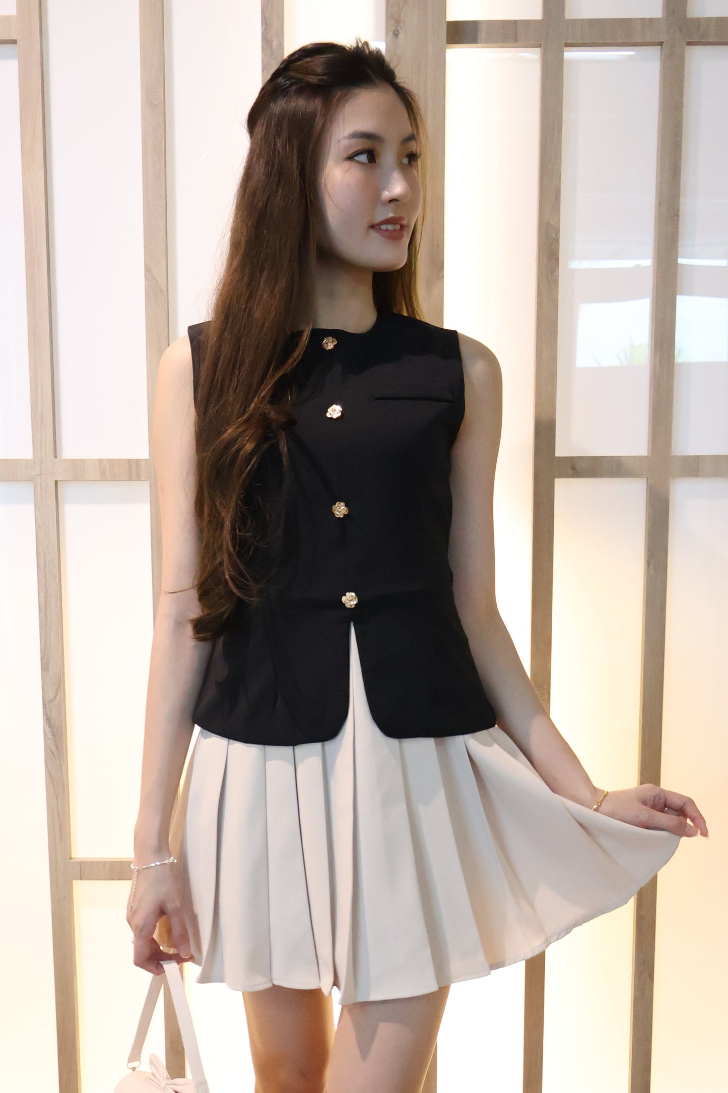 *Restocked* *Premium* Izzy Rose Gold Buttons Pleated Dress In Black