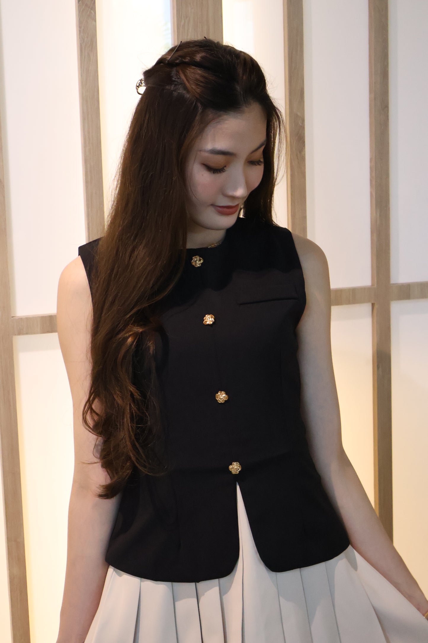 *Restocked* *Premium* Izzy Rose Gold Buttons Pleated Dress In Black