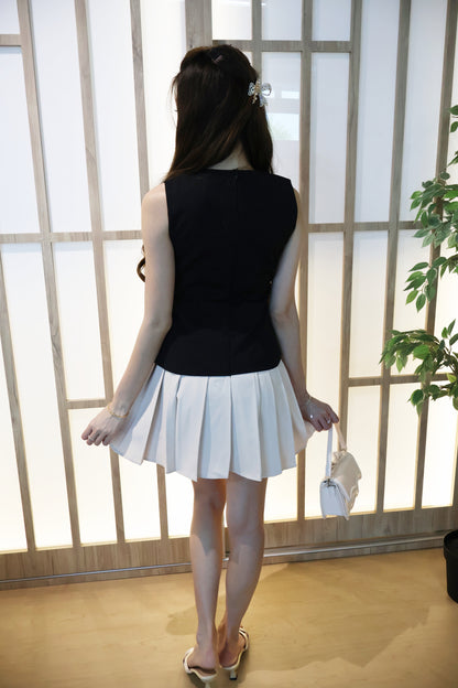 *Restocked* *Premium* Izzy Rose Gold Buttons Pleated Dress In Black