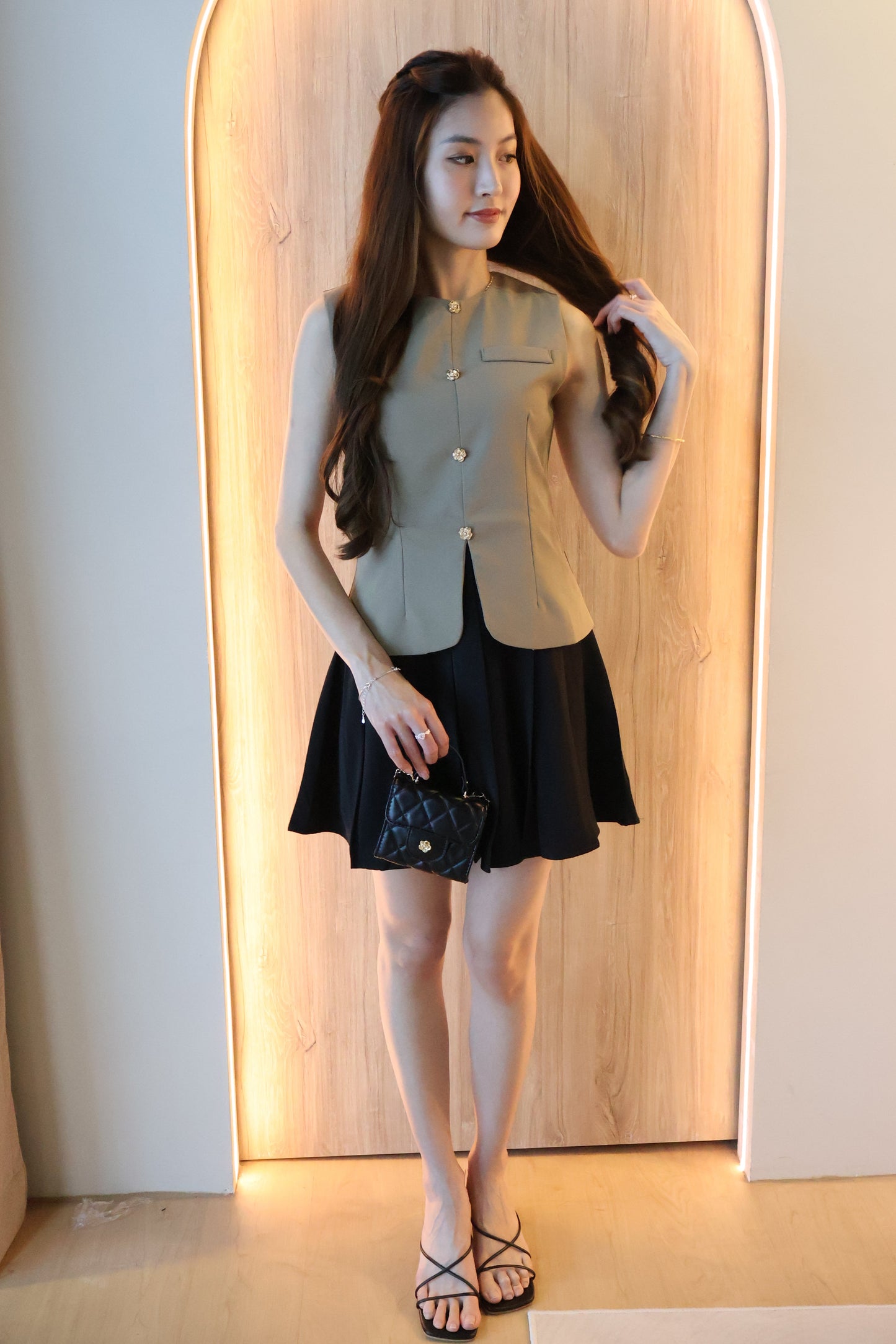 *Restocked* *Premium* Izzy Rose Gold Buttons Pleated Dress In Taupe