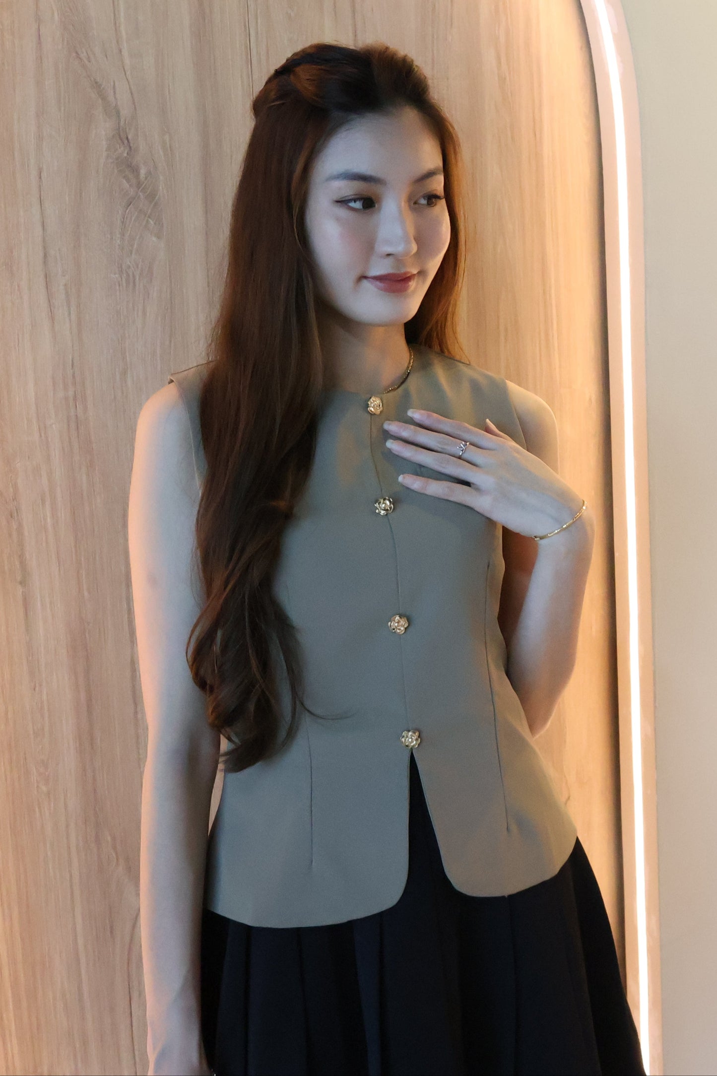 *Restocked* *Premium* Izzy Rose Gold Buttons Pleated Dress In Taupe