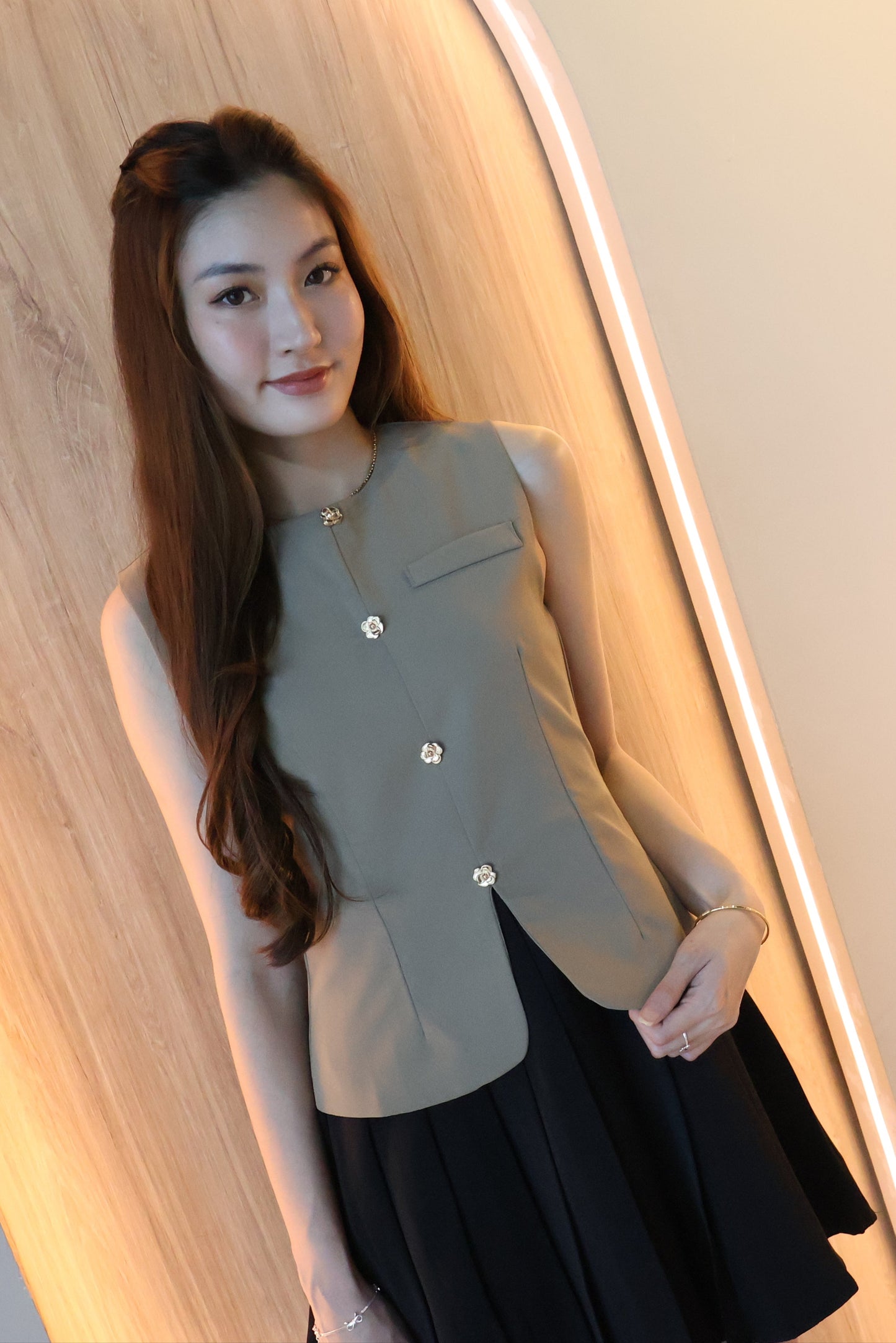 *Restocked* *Premium* Izzy Rose Gold Buttons Pleated Dress In Taupe