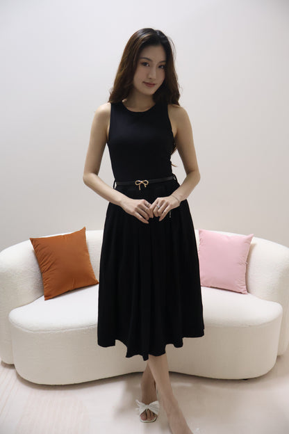 Valere Pocket Pleated Dress (With Detachable Ribbon Belt) In Black