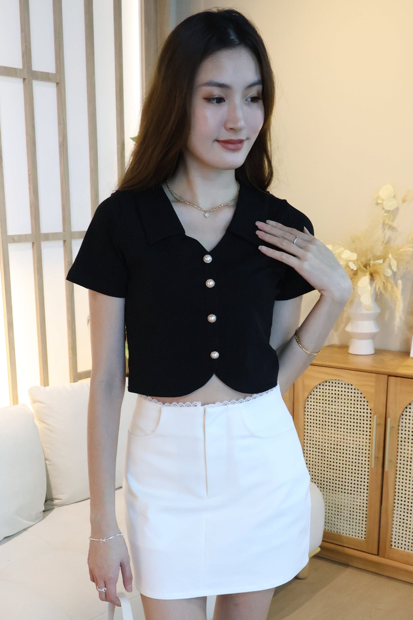 Shayn Pearl Button Top In Black
