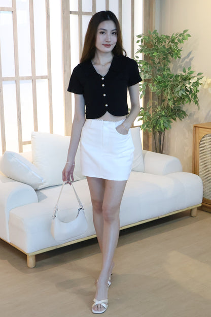 Shayn Pearl Button Top In Black