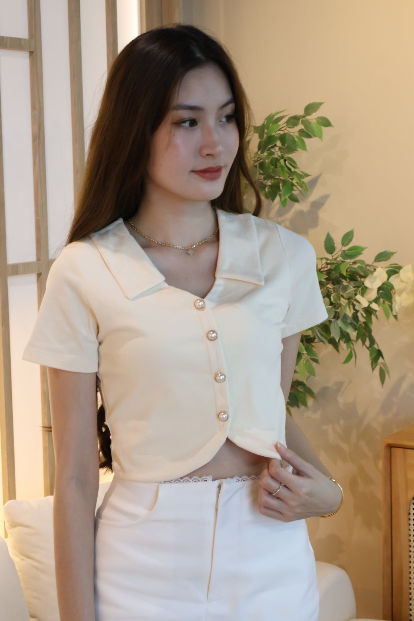 Shayn Pearl Button Top In Cream