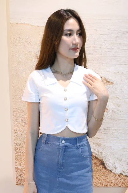 Shayn Pearl Button Top In White