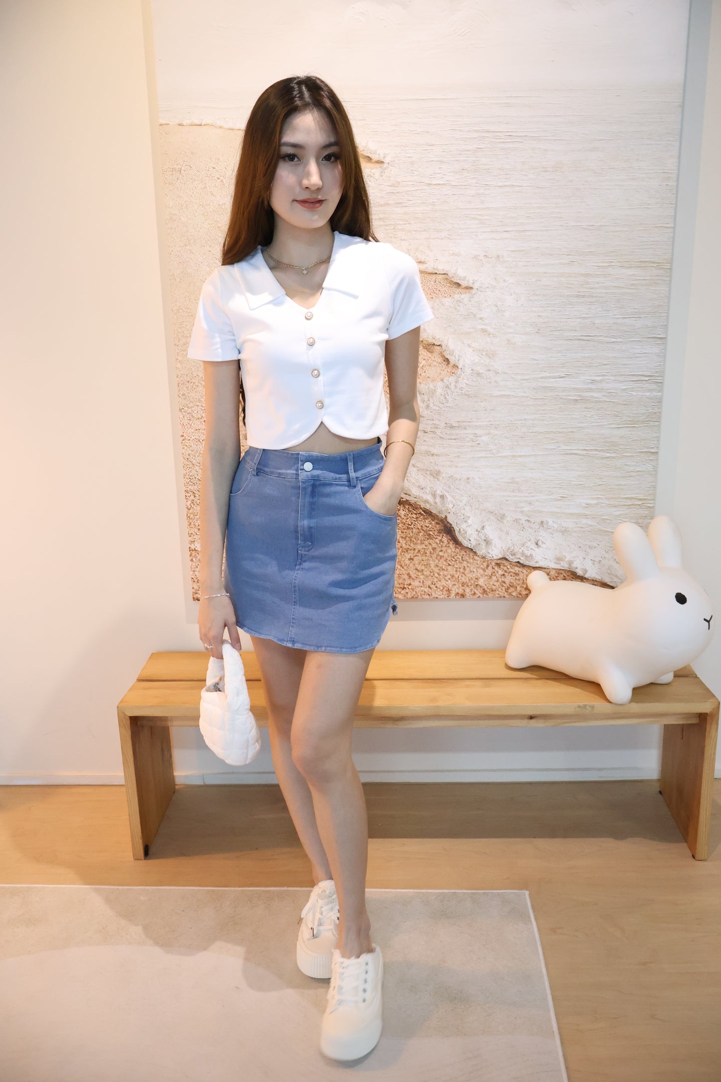 Shayn Pearl Button Top In White