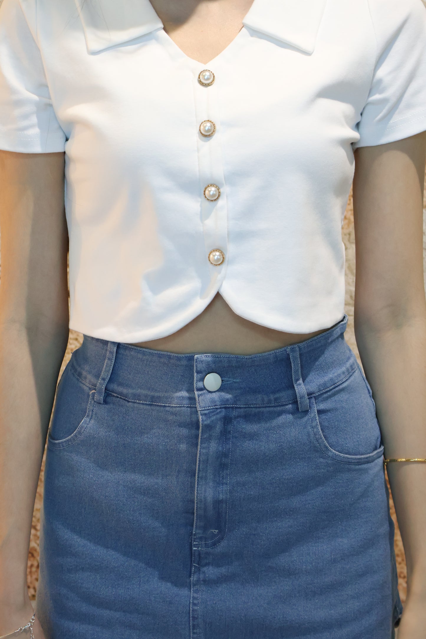Shayn Pearl Button Top In White