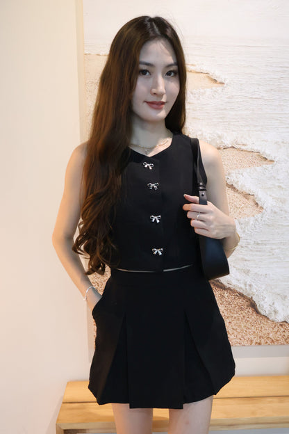 Winnie Ribbon Buttons & Pleated Skorts Co-Ords Set In Black