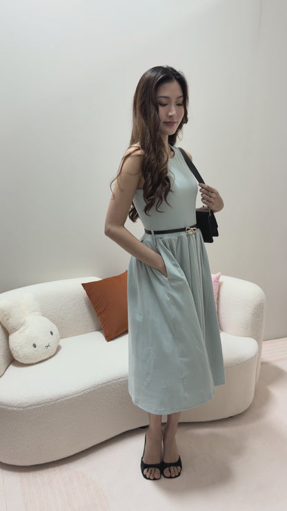 Valere Pocket Pleated Dress (With Detachable Ribbon Belt) In Black