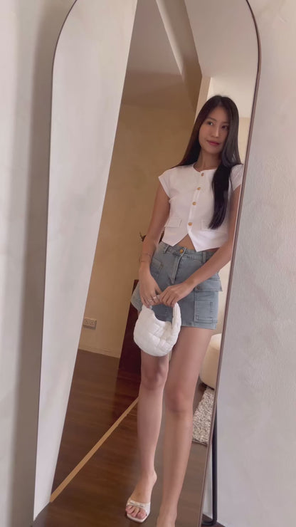 Roses v2 Gold Button Top In Black